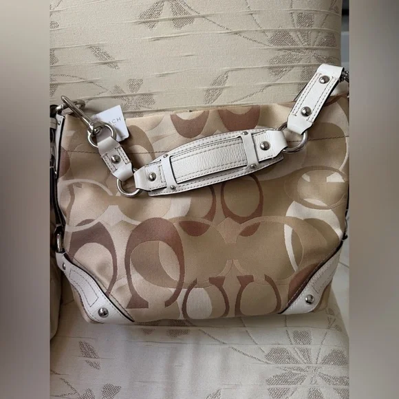 NWT Coach Signature Shoulder Bag in Beige, Tan and Cream with cream leather - Picture 1 of 7